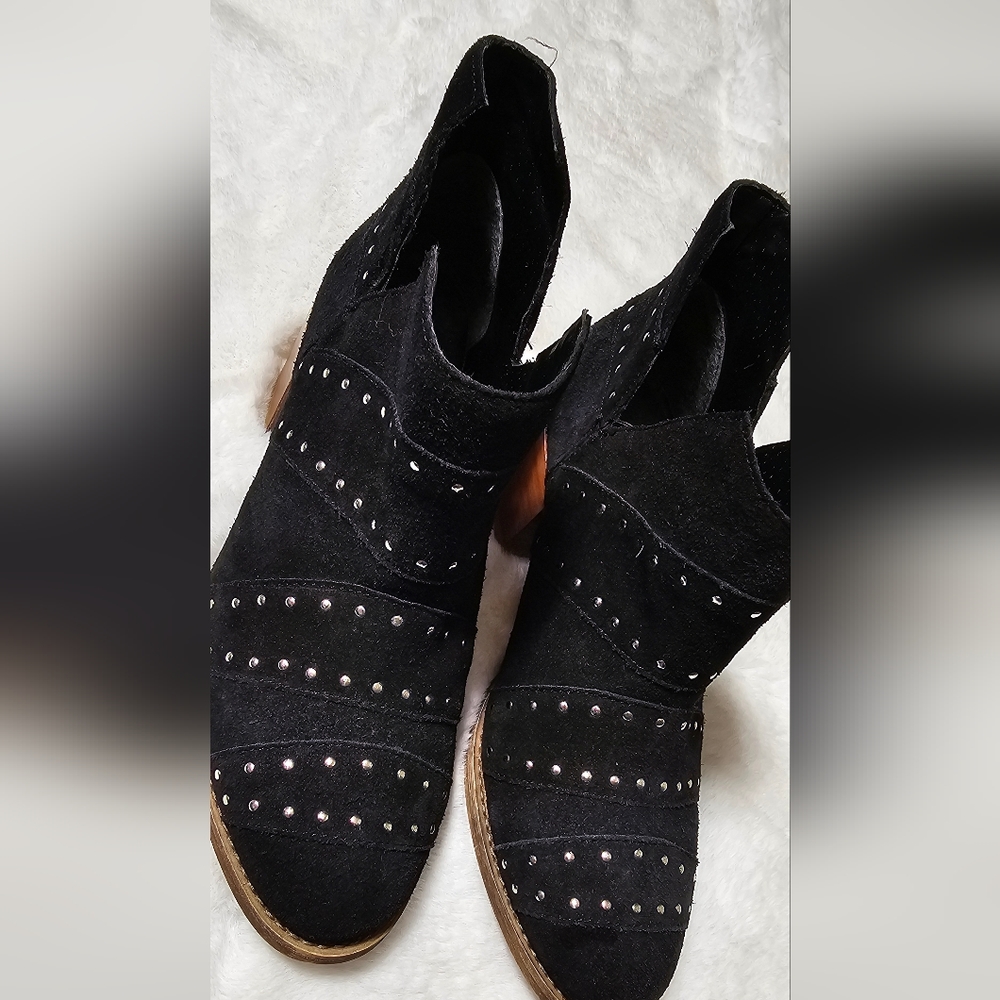 NWOT Roxy black handmade women's booties US 6, no box